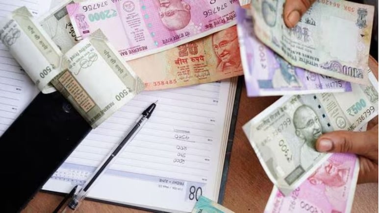 Income Tax Act 2025:  बदल गई आपकी जेब की दुनिया, जानें सैलरी से लेकर कार तक क्या हुआ महंगा