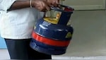 प्रवासी मजदूरों को कैसे मिल सकता है 5kg वाला LPG सिलेंडर? जानिए किस डॉक्यूमेंट की पड़ती है जरूरत
