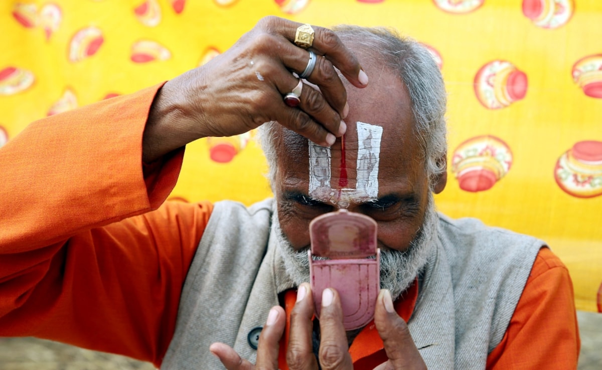 बिहार के पुलिसकर्मी तिलक लगा सकते हैं कि नहीं? DGP के निर्देश पर हुआ हंगामा तो अब हेडक्वार्टर ने दी सफाई