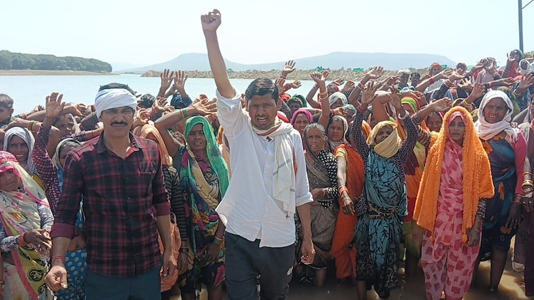 MP: केन नदी में 12 दिन चला &lsquo;पंचतत्व सत्याग्रह&rsquo;, 10 दिन के लिए आंदोलन स्थगित