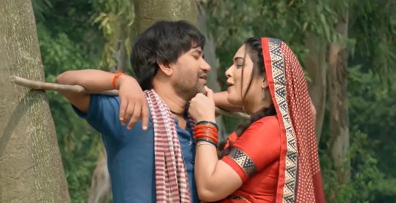 'मरून कलर सड़िया' यू-ट्यूब पर उड़ा रहा गर्दा, 400 मिलियन के करीब पहुंची आम्रपाली-निरहुआ की जोड़ी