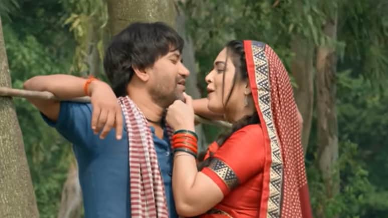 'मरून कलर सड़िया' यू-ट्यूब पर उड़ा रहा गर्दा, 400 मिलियन के करीब पहुंची आम्रपाली-निरहुआ की जोड़ी