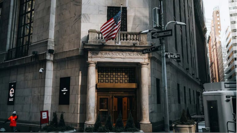 ईरान-यूएस टेंशन की आग में झुलसा वॉल स्ट्रीट, S&P 500 और नैस्डैक रिकॉर्ड ऊंचाई से फिसले, कच्चा तेल $93 के पार