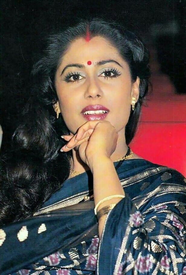 Smita Patil's Makeup Artist Recalls Her Last Wish: "<i>Mujhe Suhagan Banake Leke Jaana</i>"