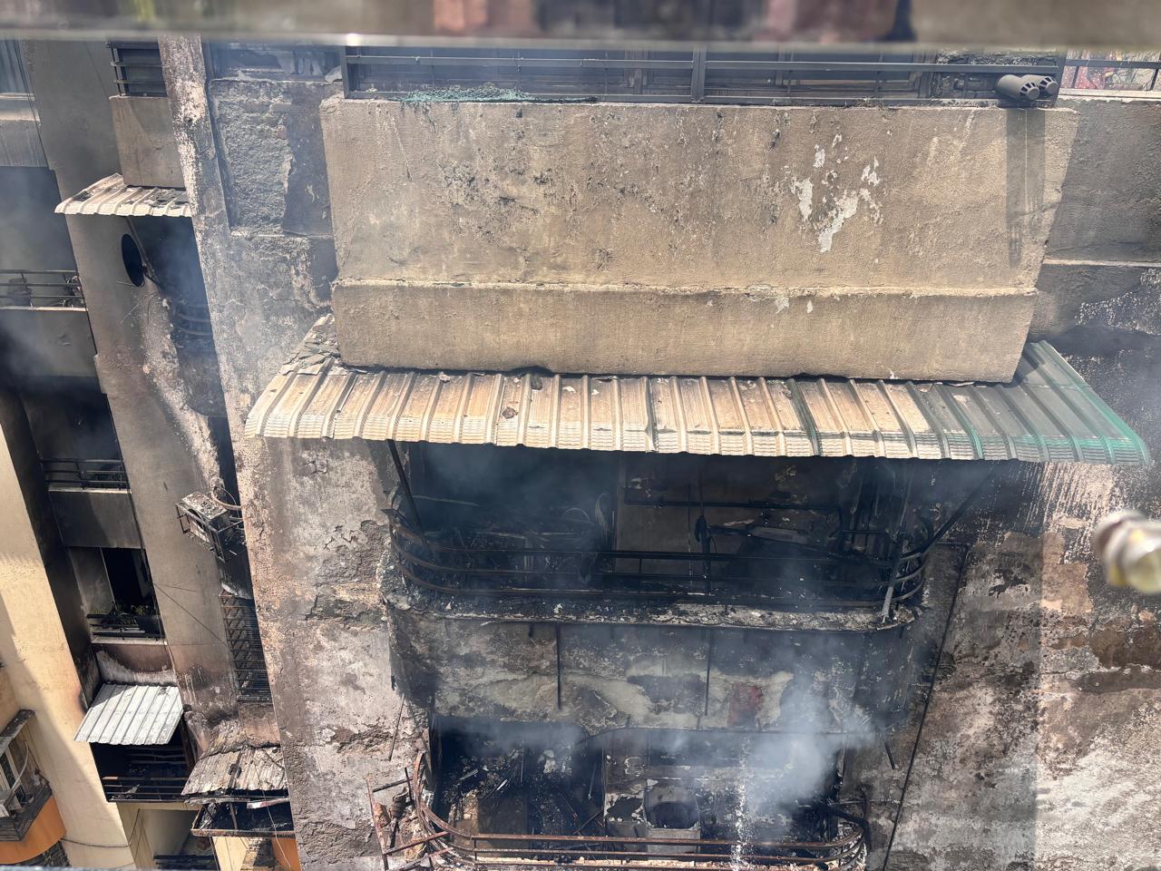 4 करोड़ का फ्लैट जलकर खाक, अब किराए पर रहने को मजबूर-गौर ग्रीन सोसाइटी के जले फ्लैट्स मालिकों की आपबीती