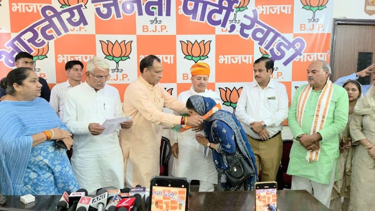 हर&zwj;ियाणा: बीजेपी प्रत्याशी को हराने वाली मेयर हुईं भाजपाई, 8 पार्षद के साथ पार्टी में शाम&zwj;िल&nbsp;