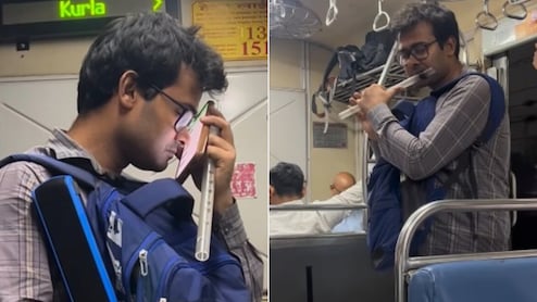 भीड़ भरी लोकल में थम गया शोर&hellip; नेत्रहीन कलाकार ने ऐसे बजाई बांसुरी, निकला सुरों का जादूगर!