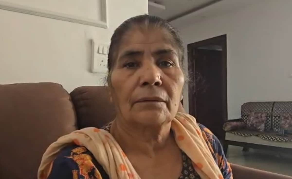 ग्रेटर नोएडा में सनसनी: मेड बनकर आई महिला ने बुजुर्ग को नशीला पदार्थ सूंघाकर लूटा