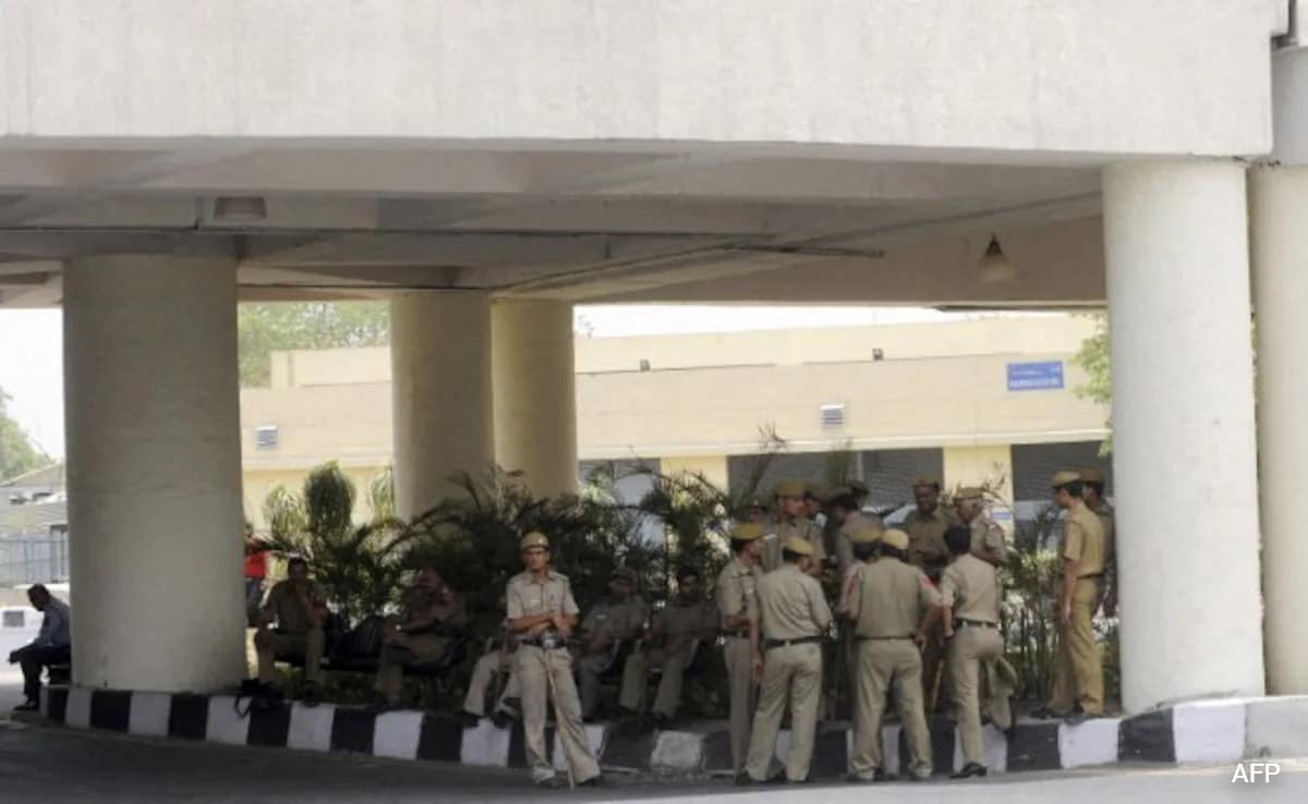 Delhi Plans Police Posts Under Flyovers, Foot Overbridges Across City