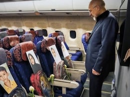 खून से सने बैग और जूते, हमले में मारे गए स्कूली बच्चों की तस्वीरें, ईरान ने वार्ता के पहले दिलाई याद