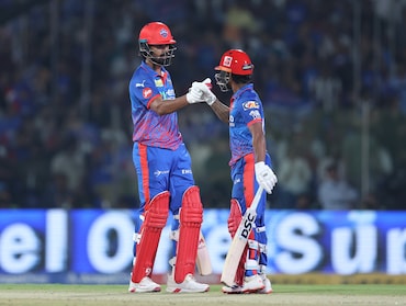 RCB vs DC LIVE Score, IPL 2026: पतुम निसंका आउट, लक्ष्य का पीछा करते हुए दिल्ली कैपिटल्स को लगा पहला झटका