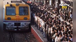 Mumbai Local: एकाच प्लॅटफॉर्मवर दोन लोकल समोरा-समोर, मोठा अपघात टळला, गोंधळ मात्र वाढला