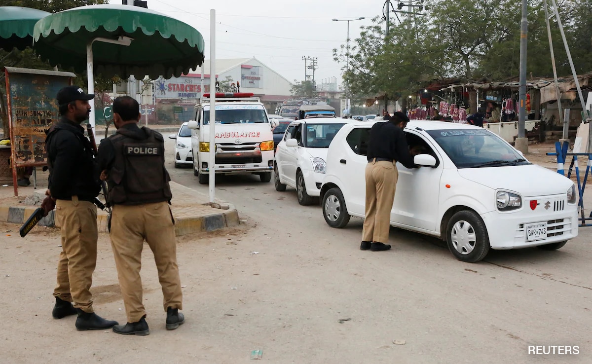 Pak Reduces Petrol Prices, Announces Free Public Transport Amid Energy Crisis