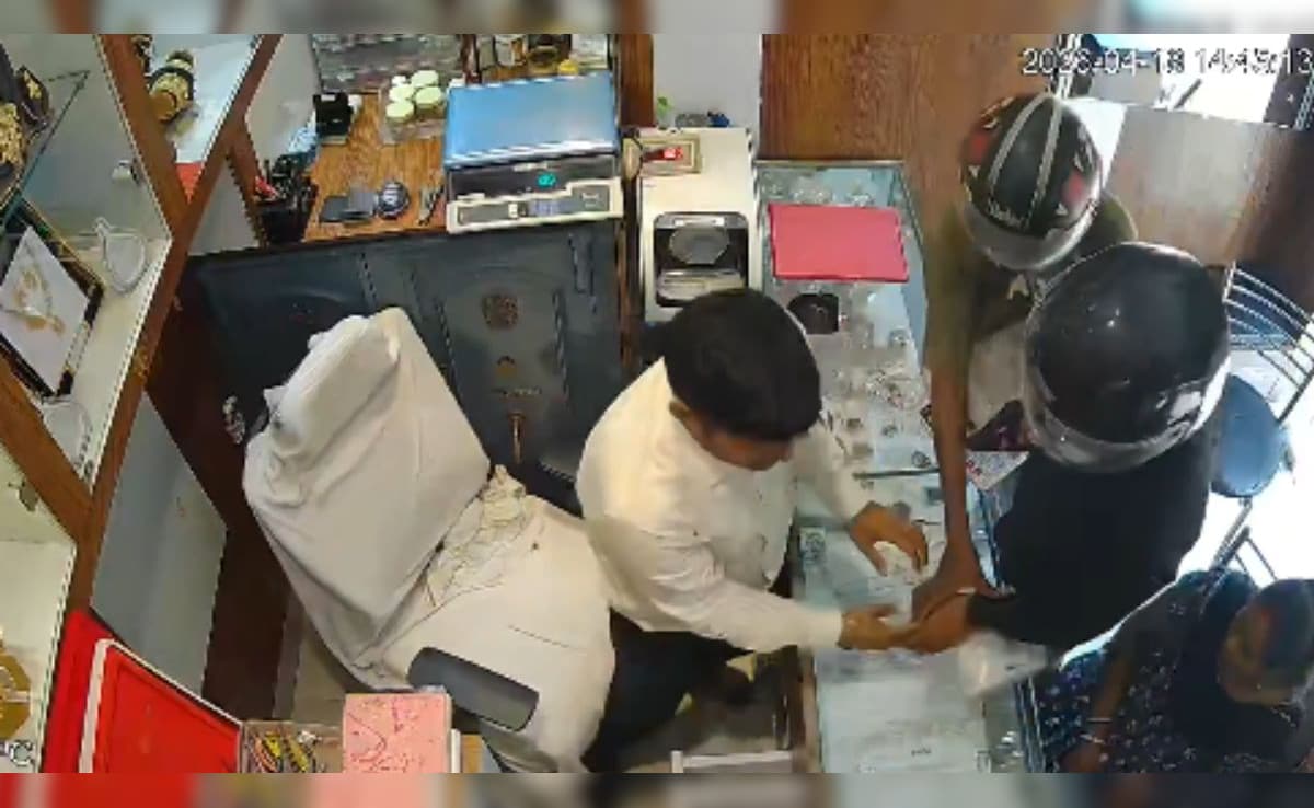 पटना में दिनदहाड़े ज्वेलरी शॉप में लूट, तेजस्वी बोले- बिहार में BJP सीएम बनते ही अपराधियों की मौज