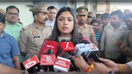 एक्शन मोड में DM मेधा रूपम, कंपनियों में जाकर खुद सुनी श्रमिकों की फरियाद, CM के आदेशों को लागू करने का अल्टीमेटम