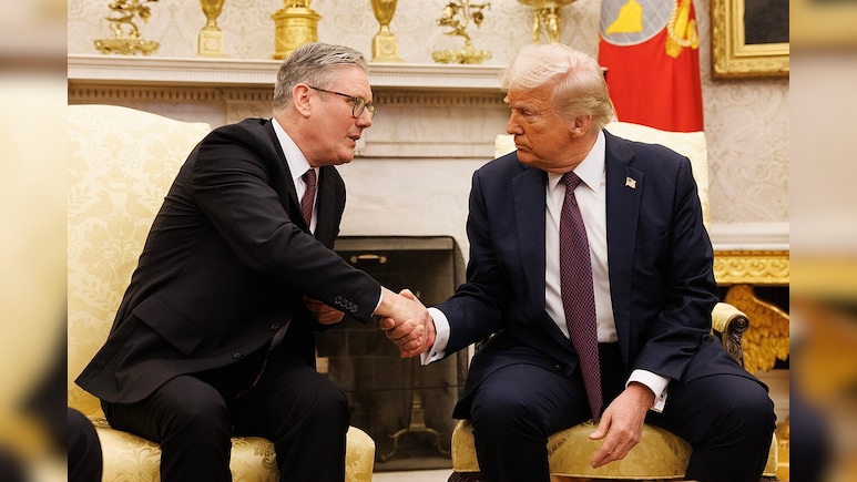 Starmer, Trump Discuss Urgent Need To Restore Shipping In Strait of Hormuz