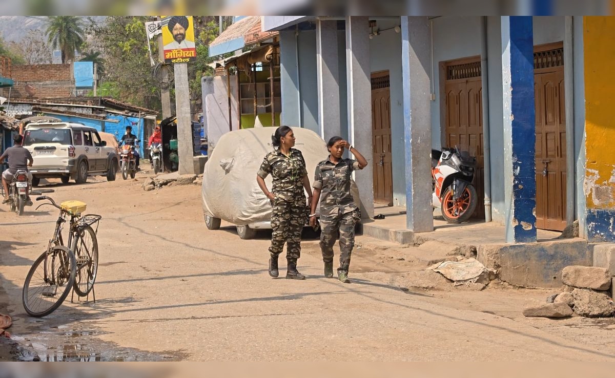 छावनी में तब्दील इलाका छावनी में तब्दील इलाका