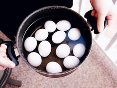 अंडे उबालते समय पानी में नमक क्यों डालते हैं? जानिए इसके पीछे का आसान किचन साइंस