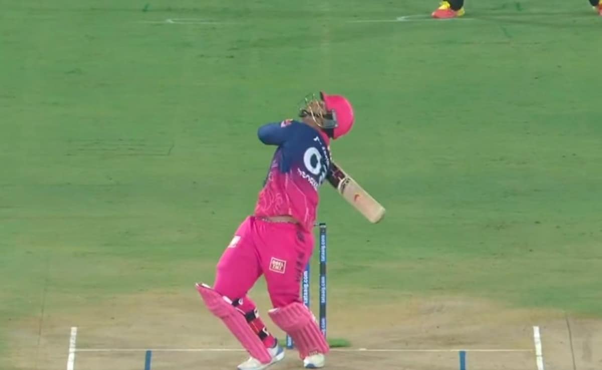 Vaibhav Sooryavanshi Suffers First Golden Duck Of IPL Career, RR Stars Expression Says It All After Praful Hinge Strikes. Watch
