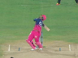 Vaibhav Sooryavanshi Suffers First Golden Duck Of IPL Career, RR Star's Expression Says It All After Praful Hinge Strikes. Watch