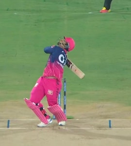 Vaibhav Sooryavanshi Suffers First Golden Duck Of IPL Career, RR Stars Expression Says It All After Praful Hinge Strikes. Watch