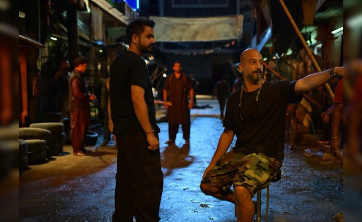 धुरंधर 2 की BTS फोटो वायरल! रणवीर के लिए सिली गई 250 कॉस्ट्यूम, एक महीने में तैयार हुए 1000 पठानी कुर्ता-पजामा