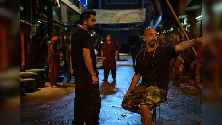 धुरंधर 2 की BTS फोटो वायरल! रणवीर के लिए सिली गई 250 कॉस्ट्यूम, एक महीने में तैयार हुए 1000 पठानी कुर्ता-पजामा