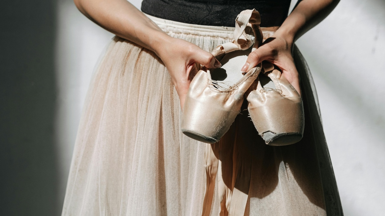 Why Do Ballet Flats Bite At The Back? Causes And Comfortable Heel-Cushioned Solutions Why Do Ballet Flats Bite At The Back? Causes And Comfortable Heel-Cushioned Solutions