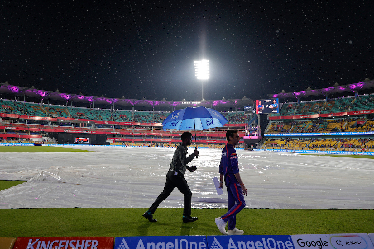 RR vs MI LIVE Score Weather Updates, IPL 2026: RR vs MI LIVE Score, IPL 2026: गुवाहाटी में फिर शुरू हुई बारिश, टॉस में देरी