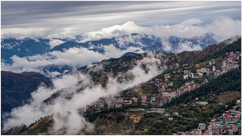 शिमला में 46 साल का रिकॉर्ड टूटा, अप्रैल में दिसंबर जैसी ठंड; पारा 3.6&deg;C तक गिरा; IMD ने बताया कब मिलेगी राहत?