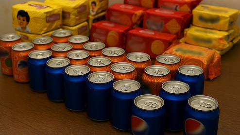 दिल्ली: थिनर से एक्सपायरी डेट मिटा बेच दे रहे थे खाने-पीने का सामान, पुलिस ने किया भंडाफोड़, 3 को दबोचा