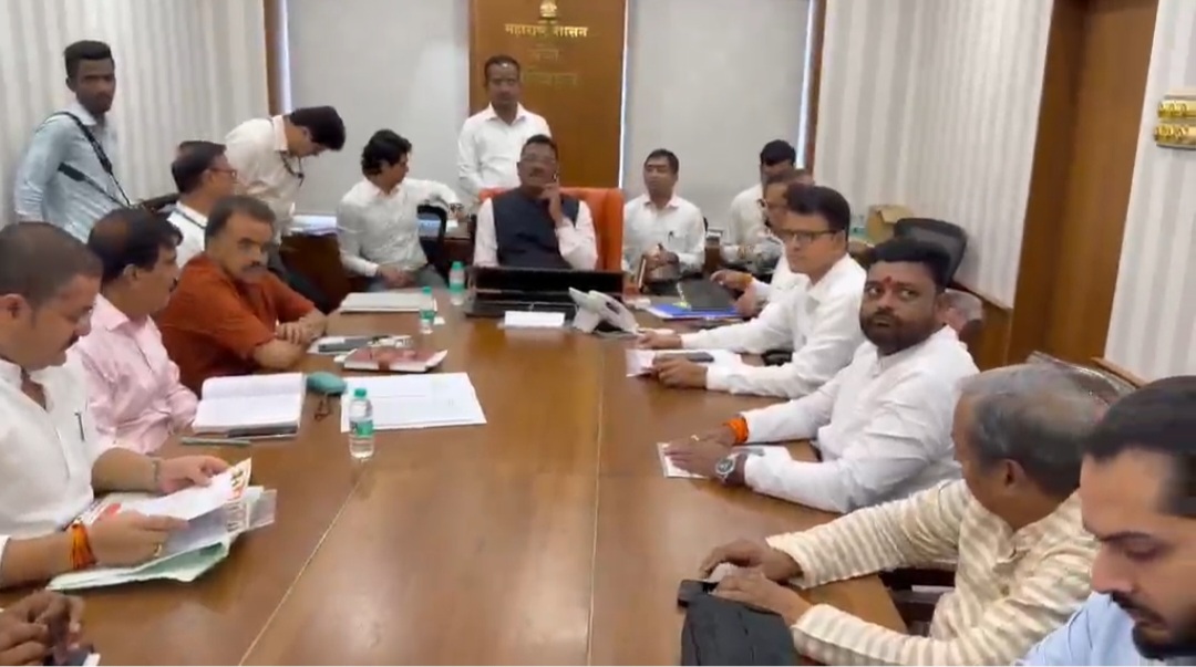 महाराष्ट्र में मराठी अनिवार्यता को लेकर राजनीति गरम, ऑटो-टैक्सी चालकों की बैठक में क्या तय हुआ?