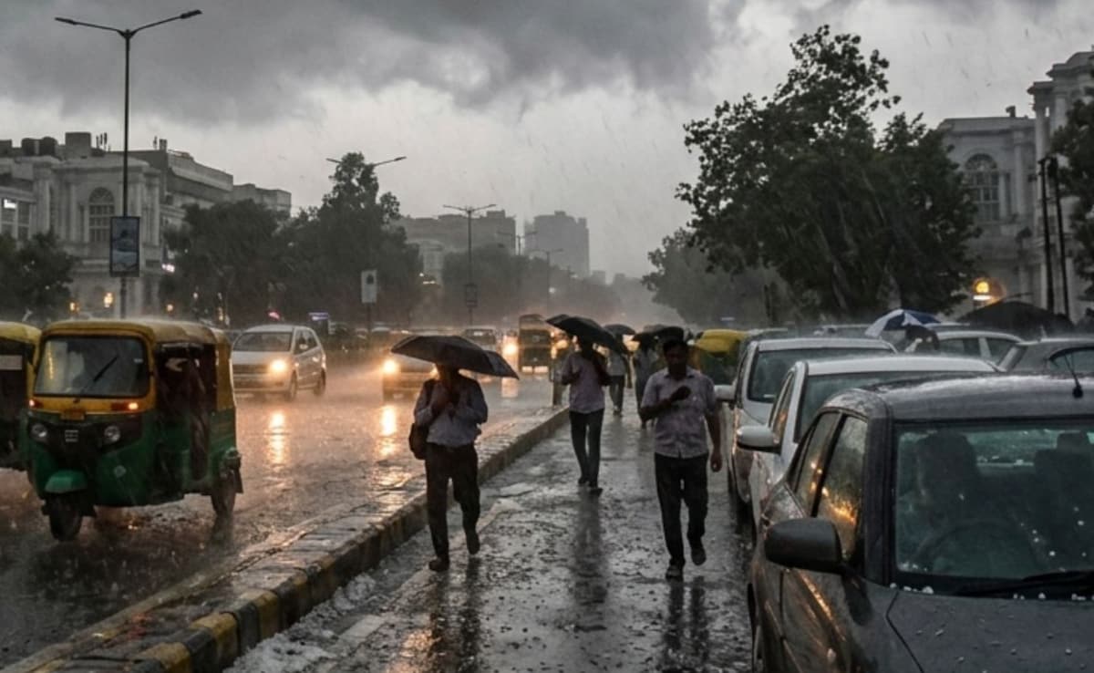 Maharashtra Rain Alert: Mumbai, Thane, Nashik To Receive Showers — Check IMD's Warning For Other Cities