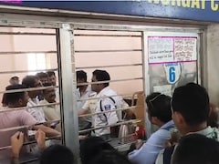 West Bengal: चुनाव ड्यूटी लगी बसें, वोट डालने घर जा रहे यात्री घंटों फंसे; टर्मिनस पर तोड़फोड़