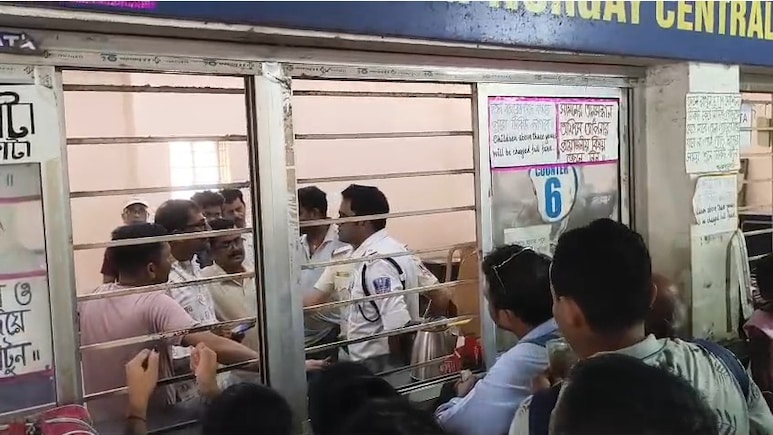 West Bengal: चुनाव ड्यूटी लगी बसें, वोट डालने घर जा रहे यात्री घंटों फंसे; टर्मिनस पर तोड़फोड़