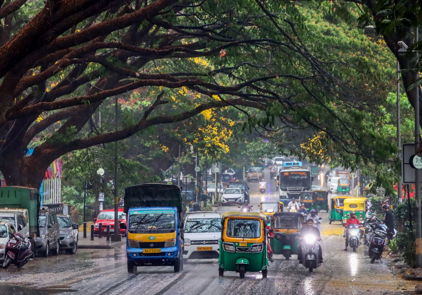 आंधी, तूफान और बारिश... 4 दिन झमाझम बरसेंगे बदरा, दिल्ली NCR, यूपी से लेकर पंजाब-हरियाणा तक बदलेगा मौसम