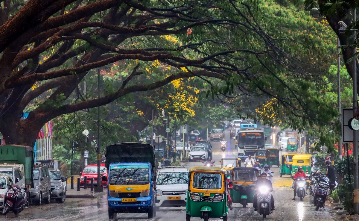 Rain Alert: आंधी, तूफान और बारिश... 4 दिन झमाझम बरसेंगे बदरा, दिल्ली NCR, यूपी से लेकर पंजाब-हरियाणा तक बदलेगा मौसम
