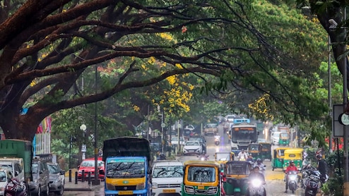 Rain Alert: आंधी, तूफान और बारिश, 4 दिन झमाझम बरसेंगे बदरा, दिल्ली, यूपी से लेकर पंजाब-हरियाणा तक बदला मौसम