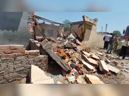 Haryana: करनाल में जोरदार धमाके से हवा में उड़ी घर की छत, दिवाली के बचे पटाखों ने मचाई तबाही, इलाके में दहशत