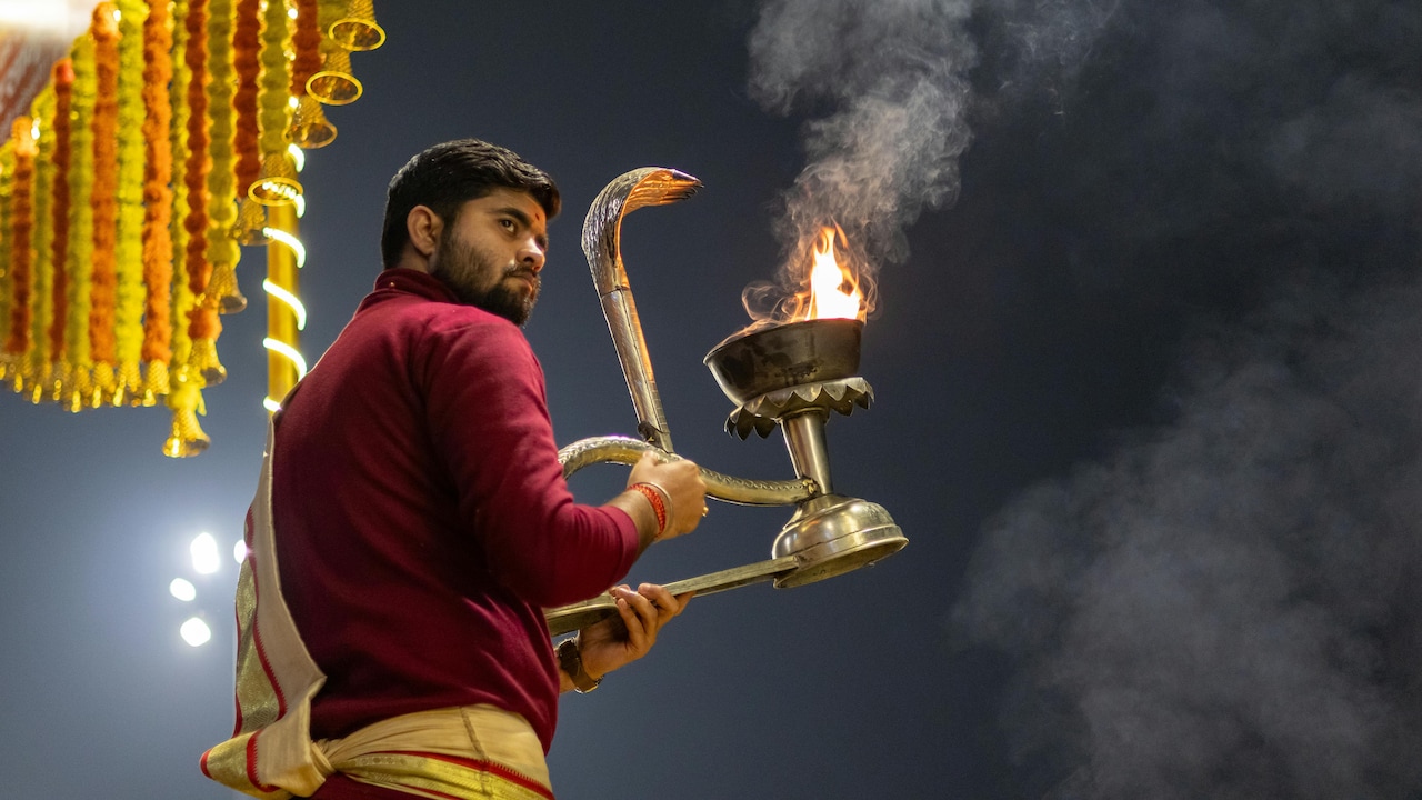 Camphor fragrance can also be spread without heat or electricity.