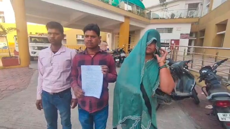 विवाह के बाद भोज न कराने पर दंपत्ति का सामाजिक बहिष्कार: कलेक्टर से लगाई न्याय की गुहार, कल्याणी विवाह योजना से हुई थी शादी&nbsp;