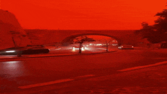 धरती पर 'कयामत' का मंजर! सुर्ख लाल हुआ आसमान, नजारा देख लोग बोले- क्या हम मंगल ग्रह पर पहुंच गए?