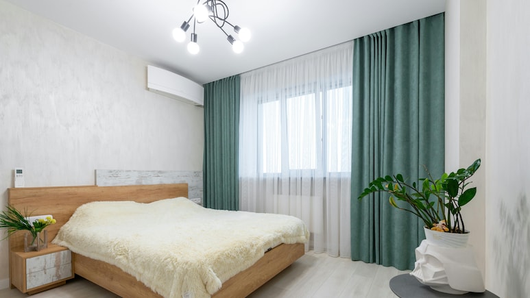 लिविंग रूम के लिए बेस्ट शीयर परदे जो बढ़ाएं घर की खूबसूरती, रखें नैचुरल लाइट और प्राइवेसी दोनों का ख्याल