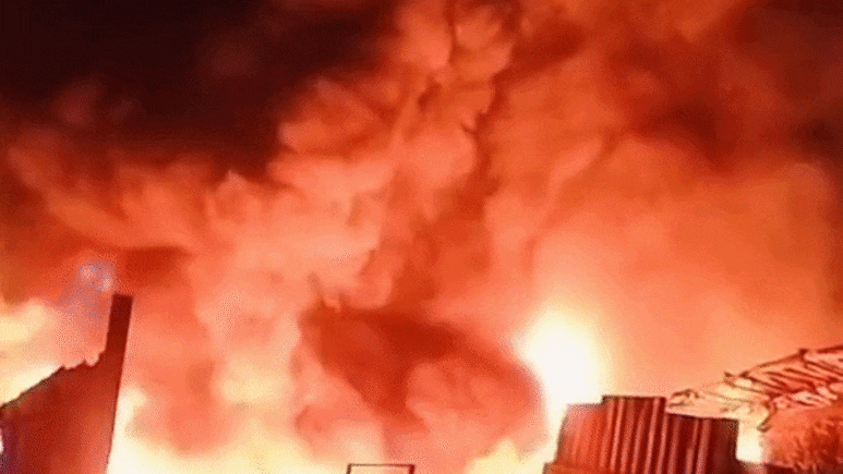 VIDEO: मुंबई के मीरा भायंदर इलाके की झुग्गियों में भयानक आग, कई सिलेंडर भी फटे; 3 की मौत