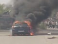Burning Car: भिंड में चलती कार बनी आग का गोला, शीशा तोड़कर चालक ने बचाई जान