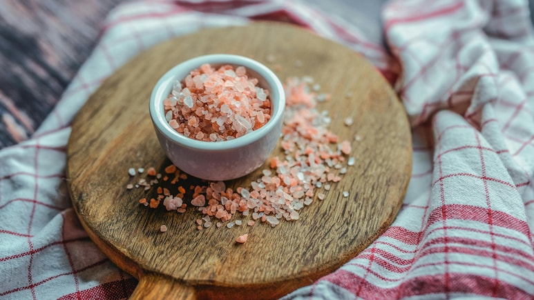 जोड़ों के दर्द, सूजन से लेकर कब्ज की दिक्कत तक, खाने में शामिल करें ये चीज़, मात्रा चुटकी भर, लेकिन फायदे दमदार