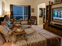 Eating Dinner Just Before Going To Bed? Your Digestion May Not Keep Up Overnight