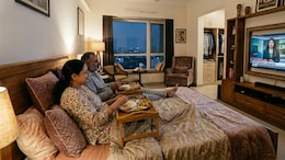 Eating Dinner Just Before Going To Bed? Your Digestion May Not Keep Up Overnight