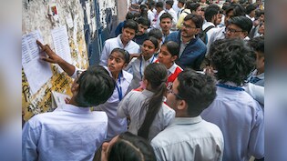 UP बोर्ड की 10वीं परीक्षा में देवेश कुमार ने गौतमबुद्ध नगर जिले में किया टॉप