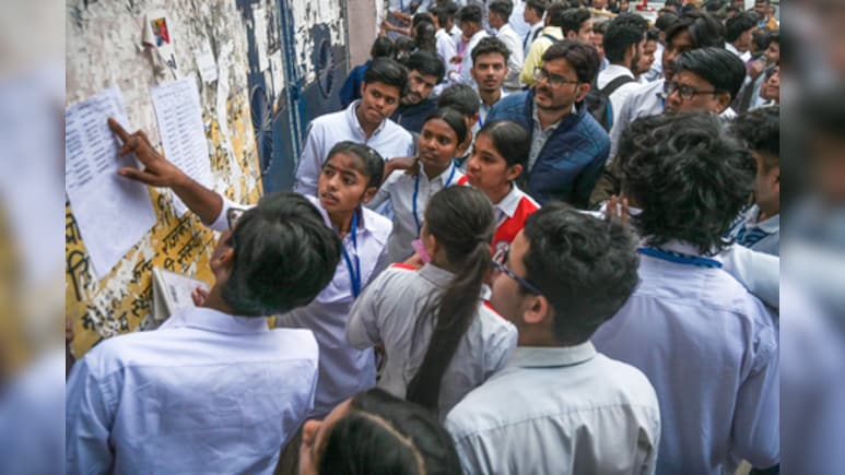 UP बोर्ड की 10वीं परीक्षा में देवेश कुमार ने गौतमबुद्ध नगर जिले में किया टॉप